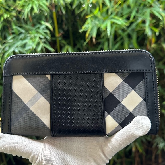 Vintage BURBERRY zip around black wallet credit card holder in tartan pattern - Picture 4 of 15